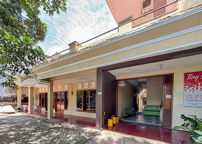 Tini'S Guest House Malang Mitra Reddoorz