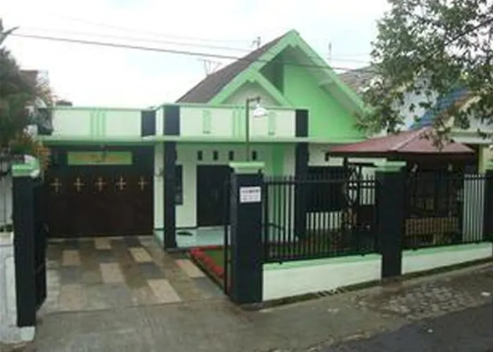 Villa Keluarga "Pondok Daun" Malang