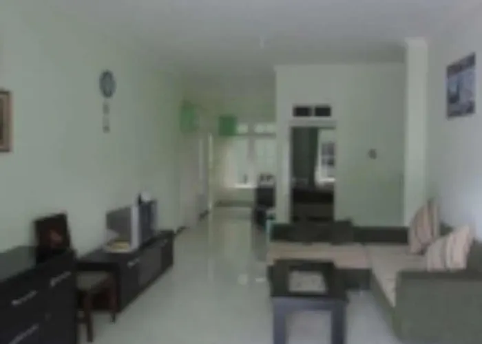 Villa Keluarga "Pondok Daun" Malang